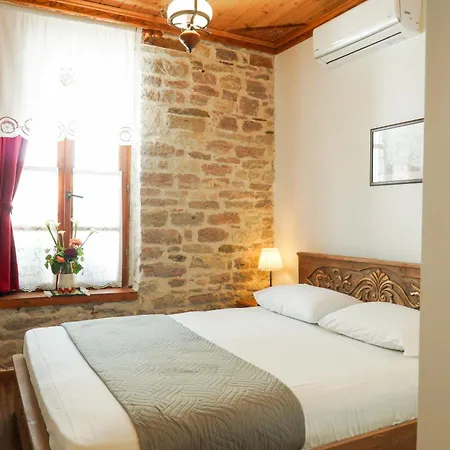 4 1940 Hotel
