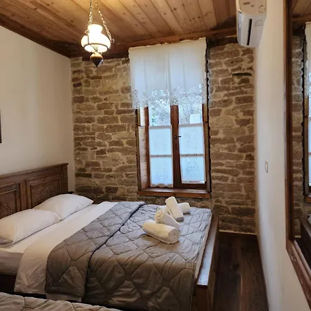 4 1940 Hotel